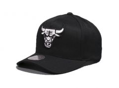 BLACK AND WHITE LOGO 110 SNAPBACK